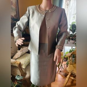 Beautiful TAHARI LUXE BRAND WOMEN FORMAL DRESS SUIT SIZE 4